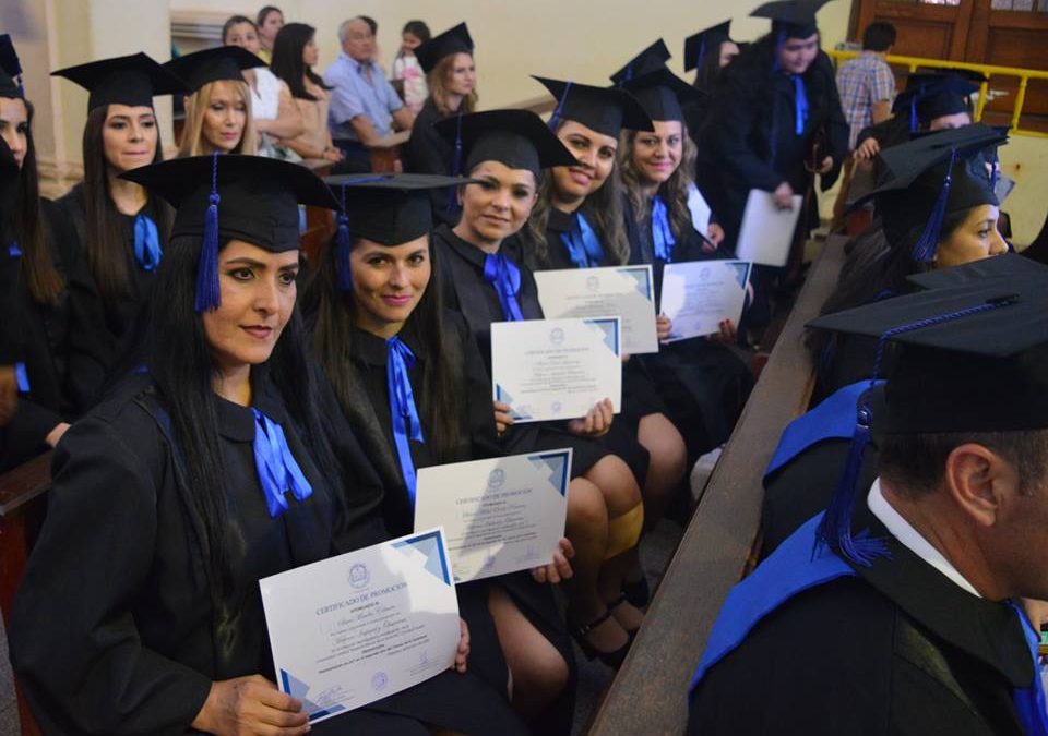 Acto de Posgraduación de Posgrado e Investigación de la UC Campus Guairá