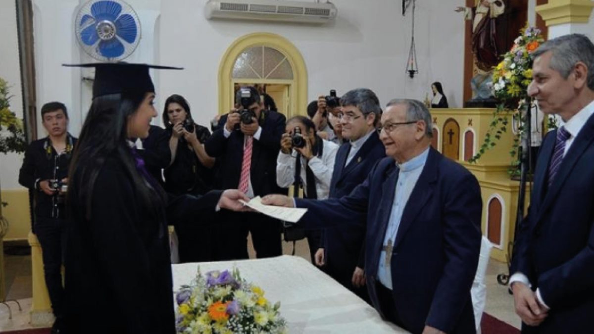 86 profesionales se gradúan en San Ignacio