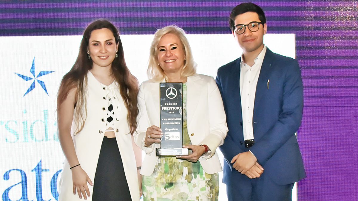 Otra estrella más: La UC recibe el Premio Prestigio