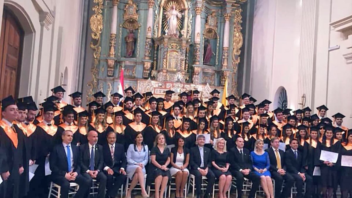 Egresan 94 nuevos abogados del Campus Asunción