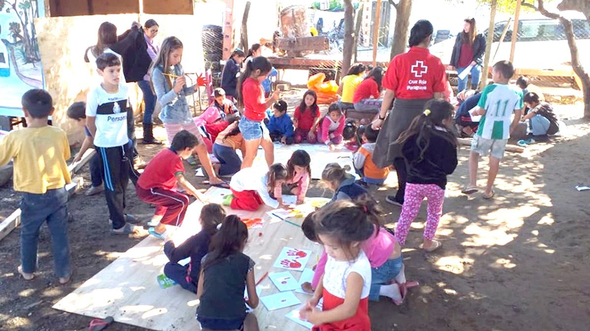 Estudiantes de Psicología trabajan habilidades y valores con familias desplazadas