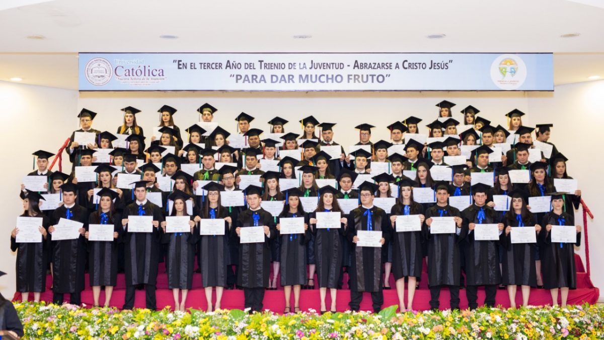 Ceremonia de Graduación del Campus Caaguazú en Coronel Oviedo