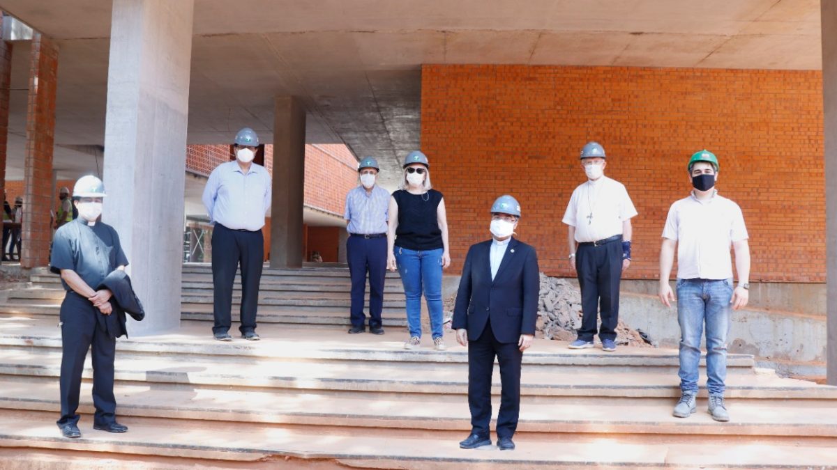 Autoridades de la UC visitaron futura sede de la Facultad de Ciencias de la Salud