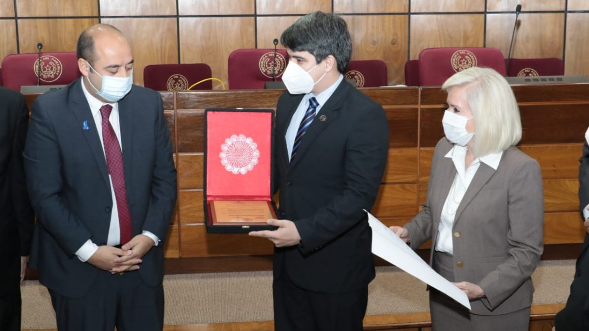 Radio Cáritas recibe reconocimiento de la Cámara de Senadores por su 85° aniversario