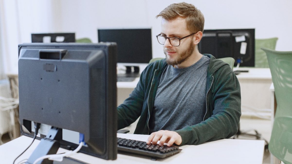 LED convoca a estudiantes de informática, electrónica y análisis de sistemas a realizar pasantía