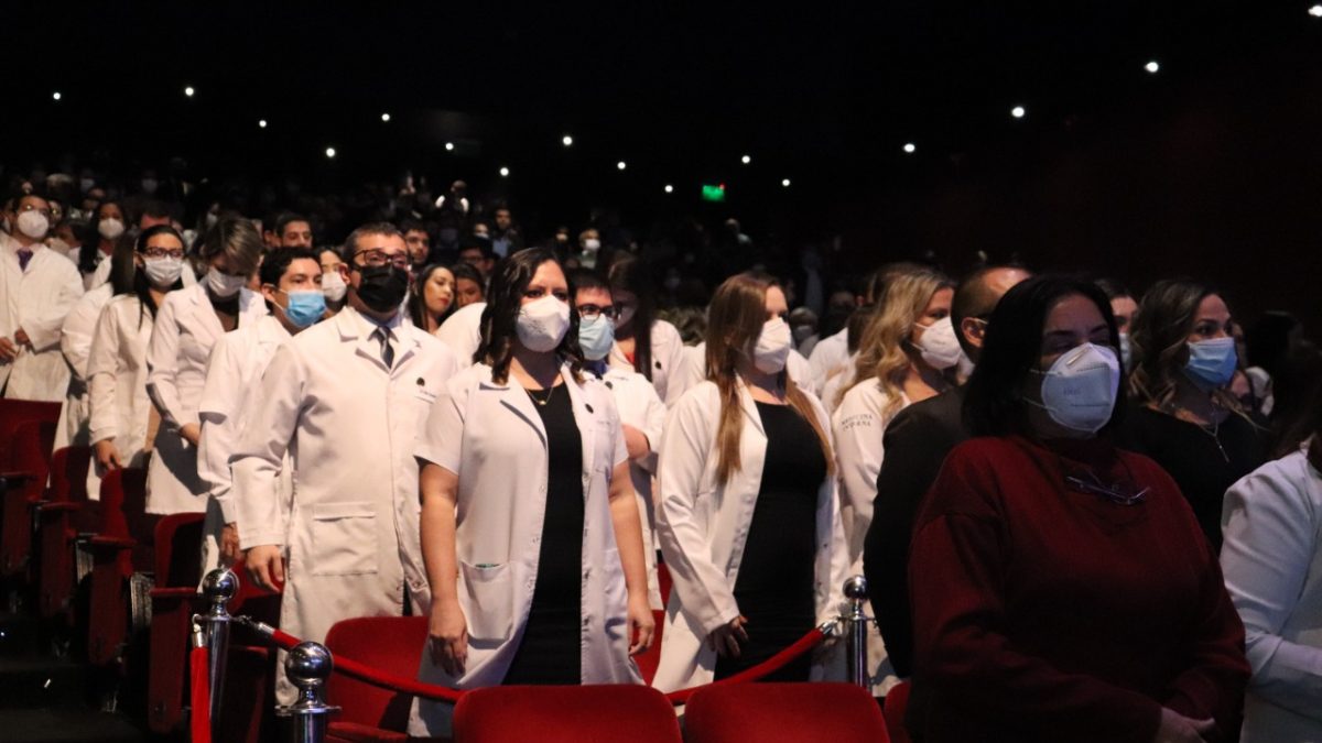 Ceremonia de graduación de especialidades médicas