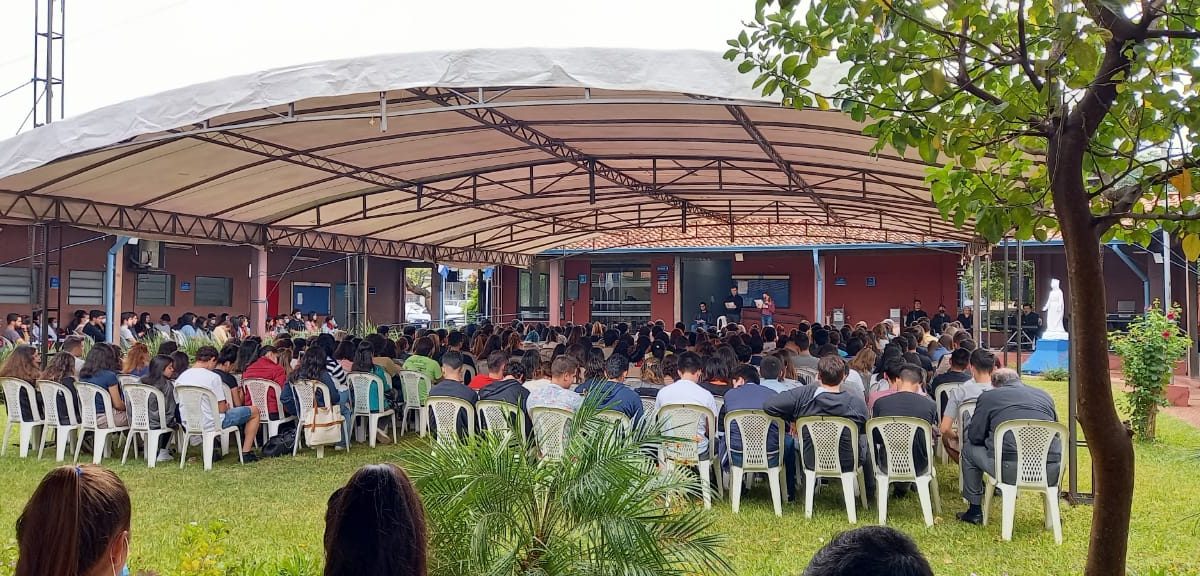 Estudiantes de Admisión participan del Día de la Fraternidad