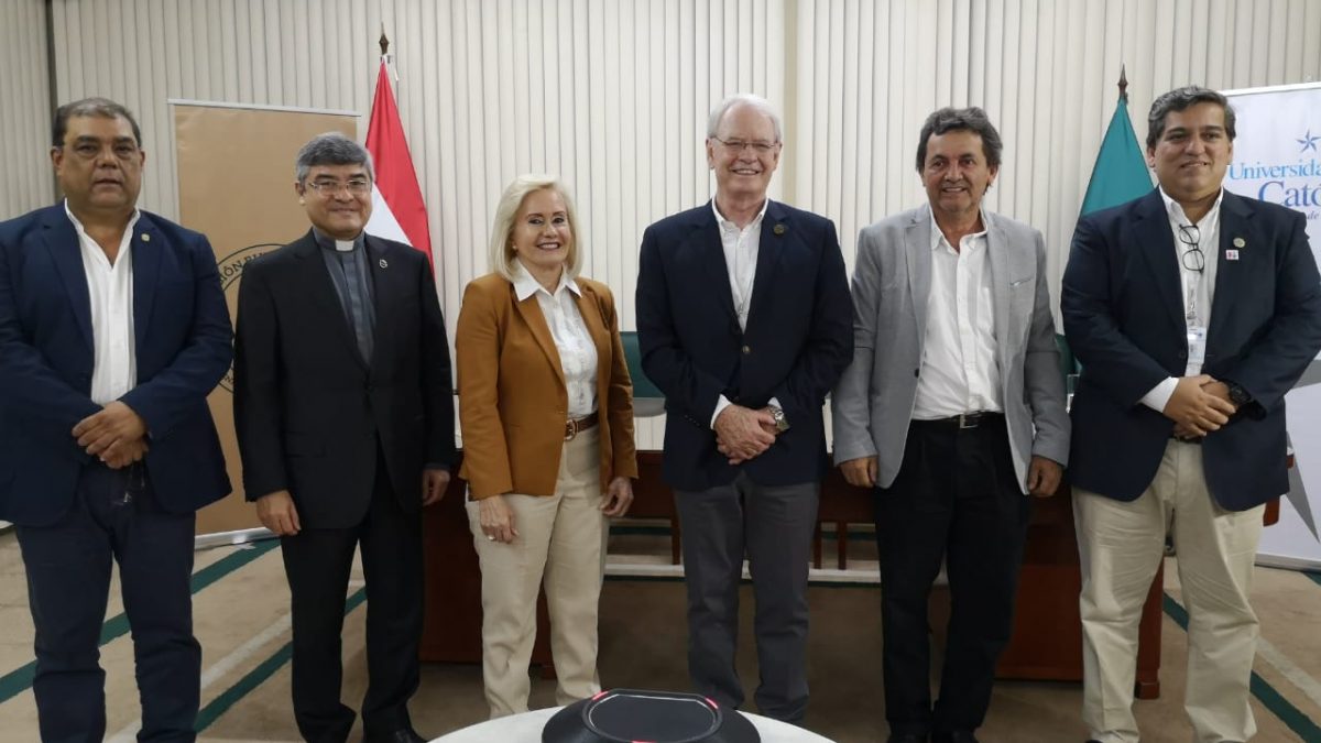 Firma de convenio entre la Universidad Católica y la Asociación Rural del Paraguay