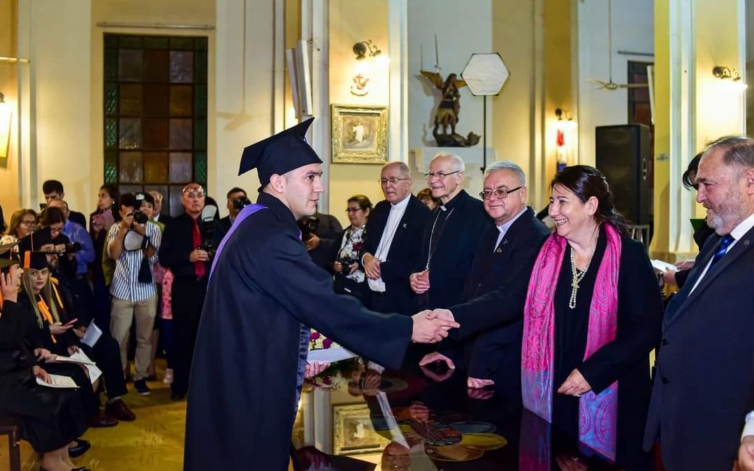 Ceremonia de graduación en la Unidad Pedagógica Guarambaré