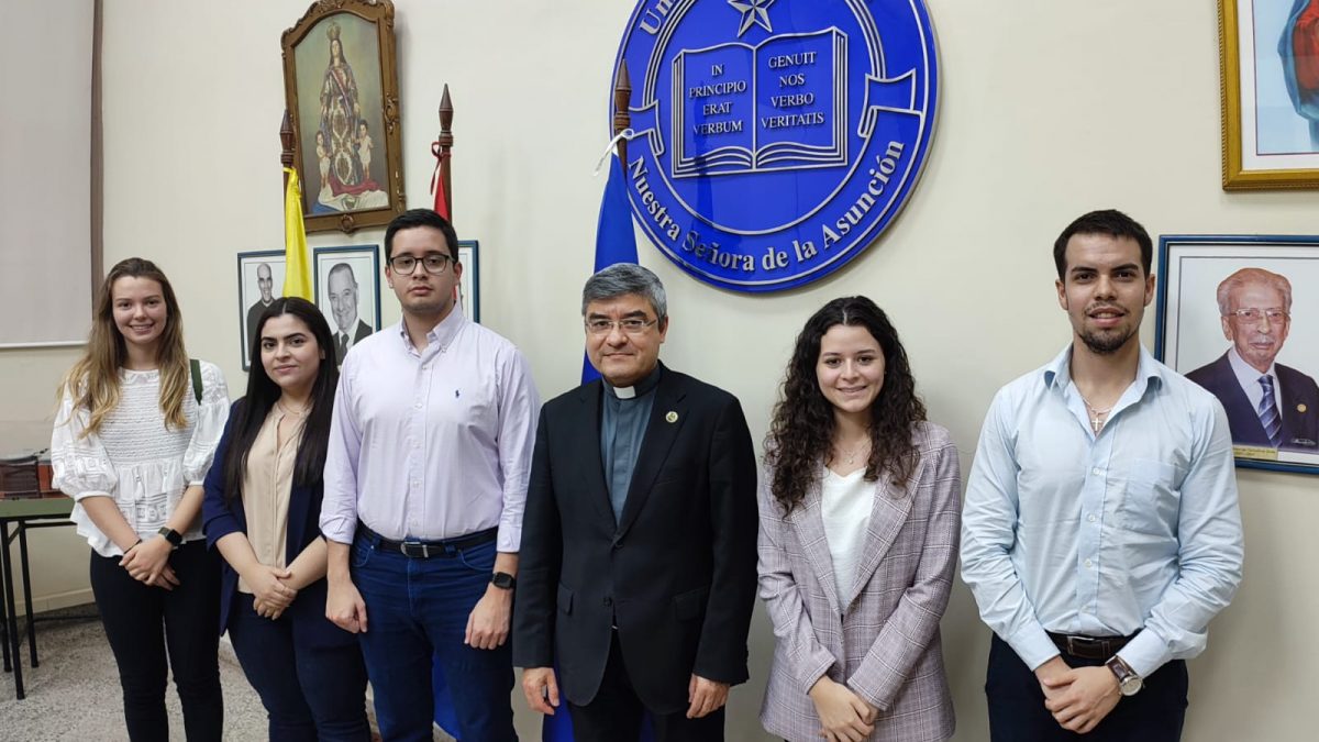 Reunión entre el Rector y representantes del estamento estudiantil