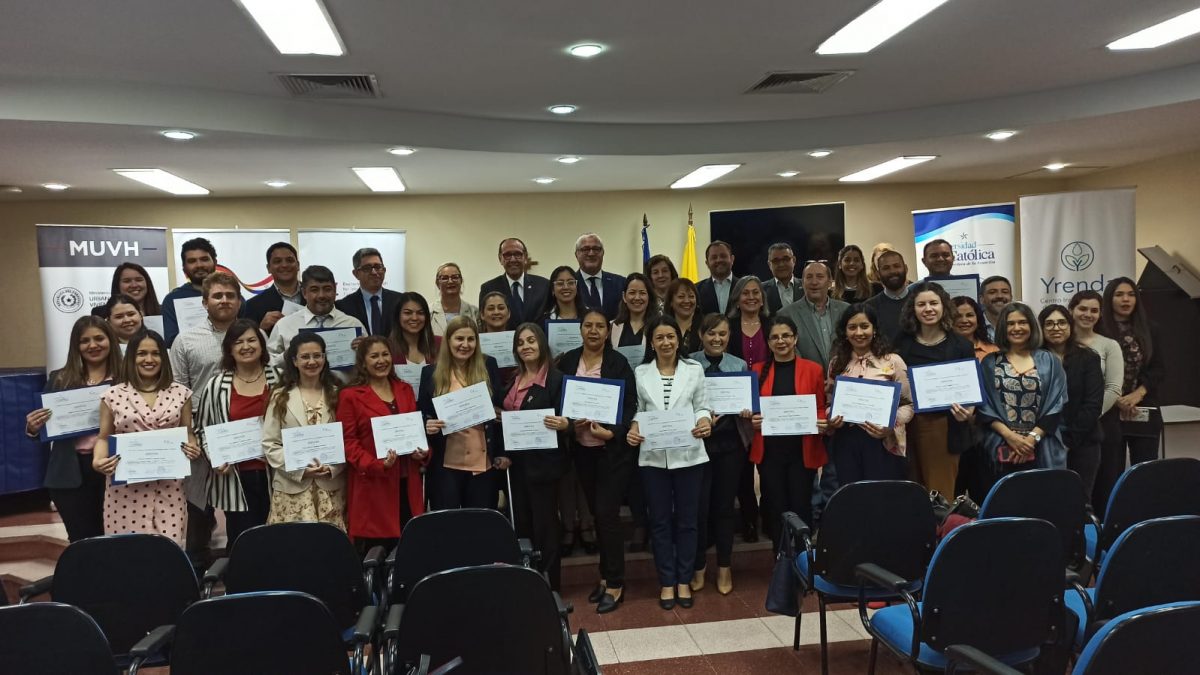 Entrega de certificados del Diplomado en Sistema de monitoreo y evaluación de proyectos urbano-habitacionales