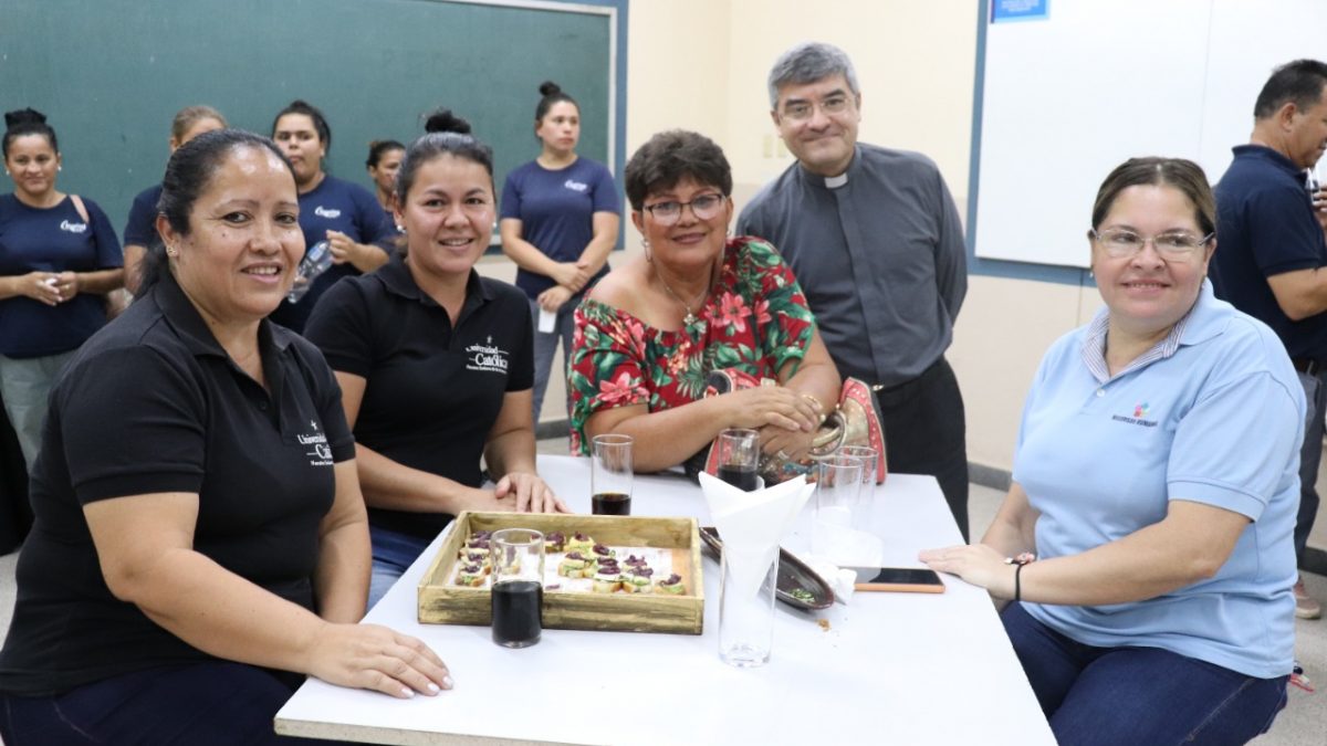 Almuerzo de confraternidad por fin de año en la Sede Santa Librada