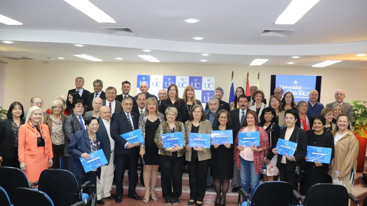 Acto conmemorativo por el Día del Maestro y del Trabajador en la UC