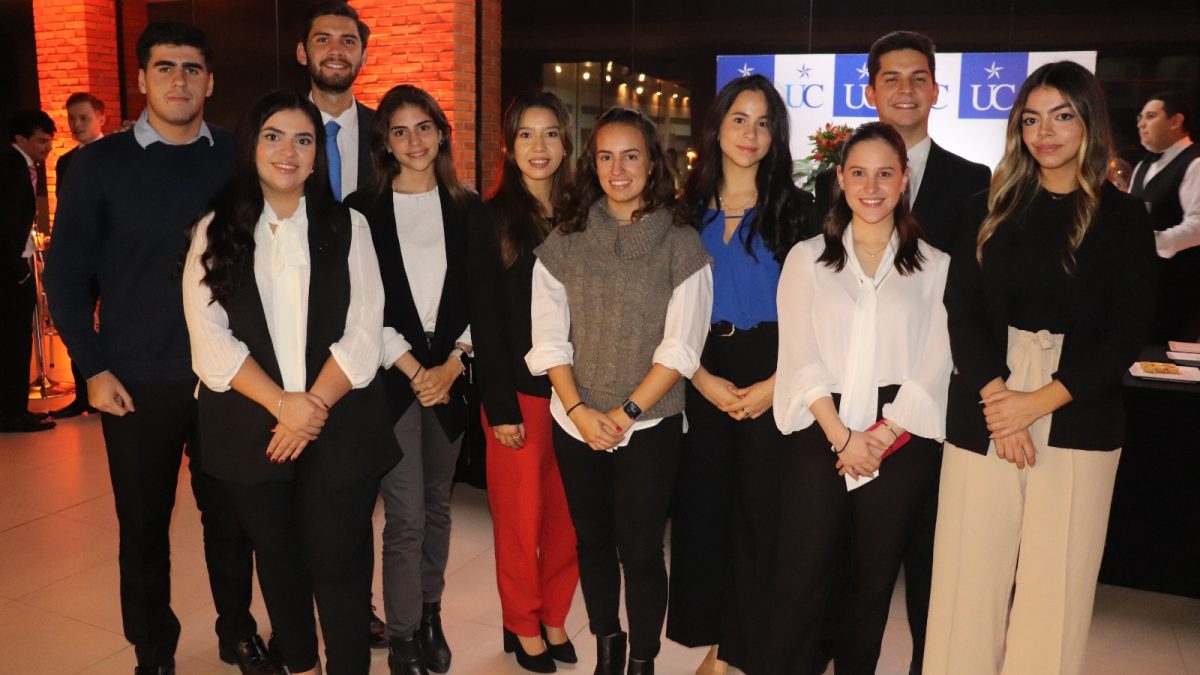 Ceremonia de fundación del Club de Diplomacia de la UC