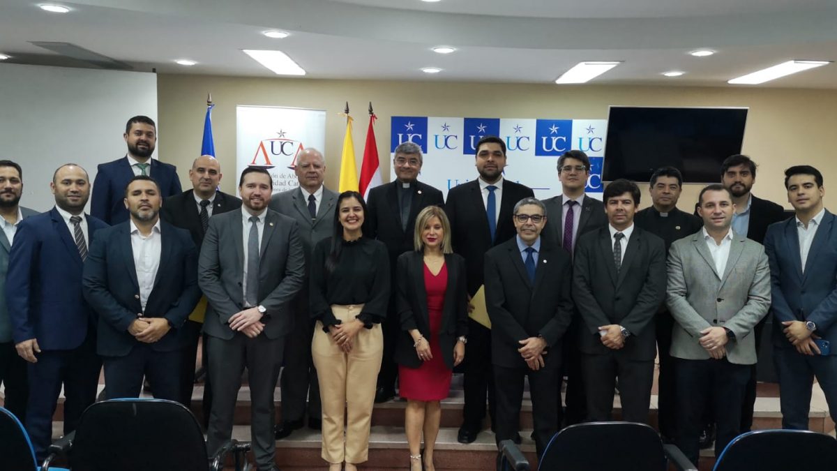 Universidad Católica firma convenio de cooperación con Asociación de Abogados egresados de la UC