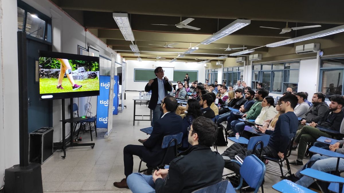 Taller de neurorrobótica en la Facultad de Ciencias y Tecnología