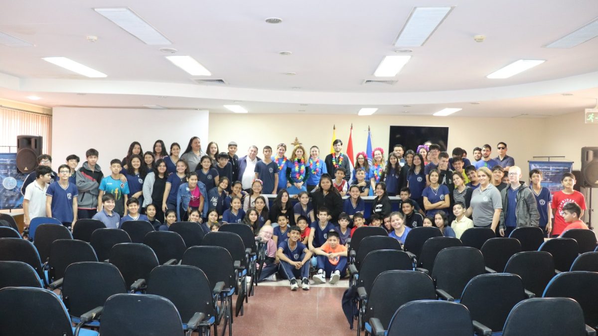 Alumnos de Ciencias Diplomáticas y Derecho concientizan a niños y adolescentes sobre sus derechos y obligaciones