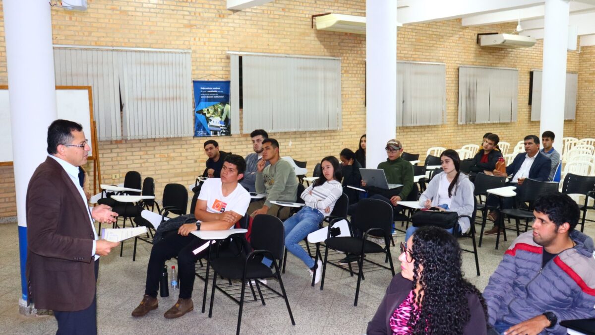 Taller “Cómo postular a becas de maestría y doctorado” en Carapeguá