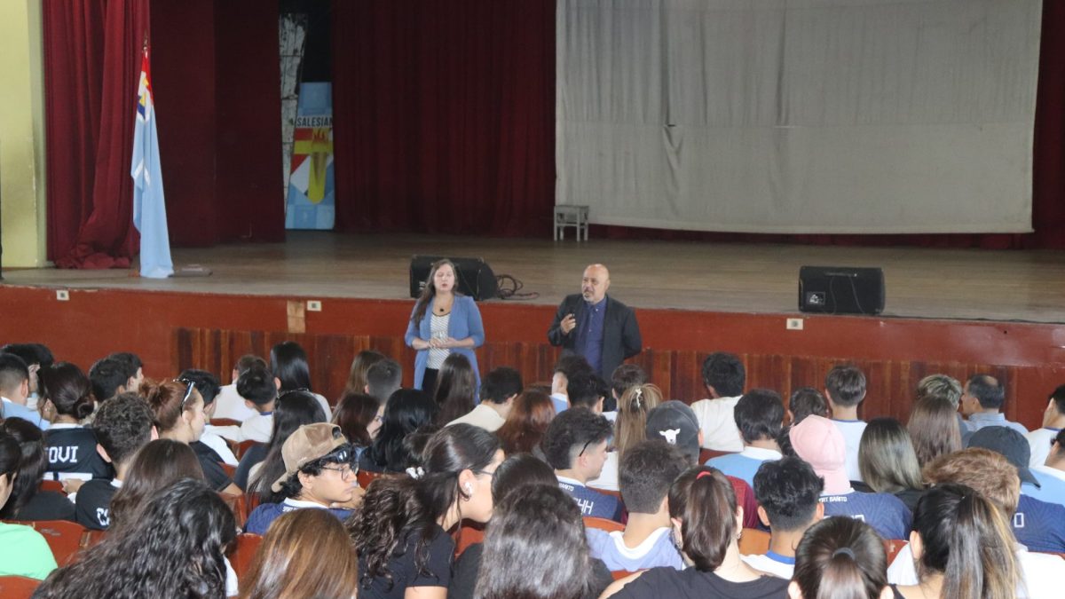 Docentes de la UC ofrecen charla sobre Derecho para estudiantes del Salesianito