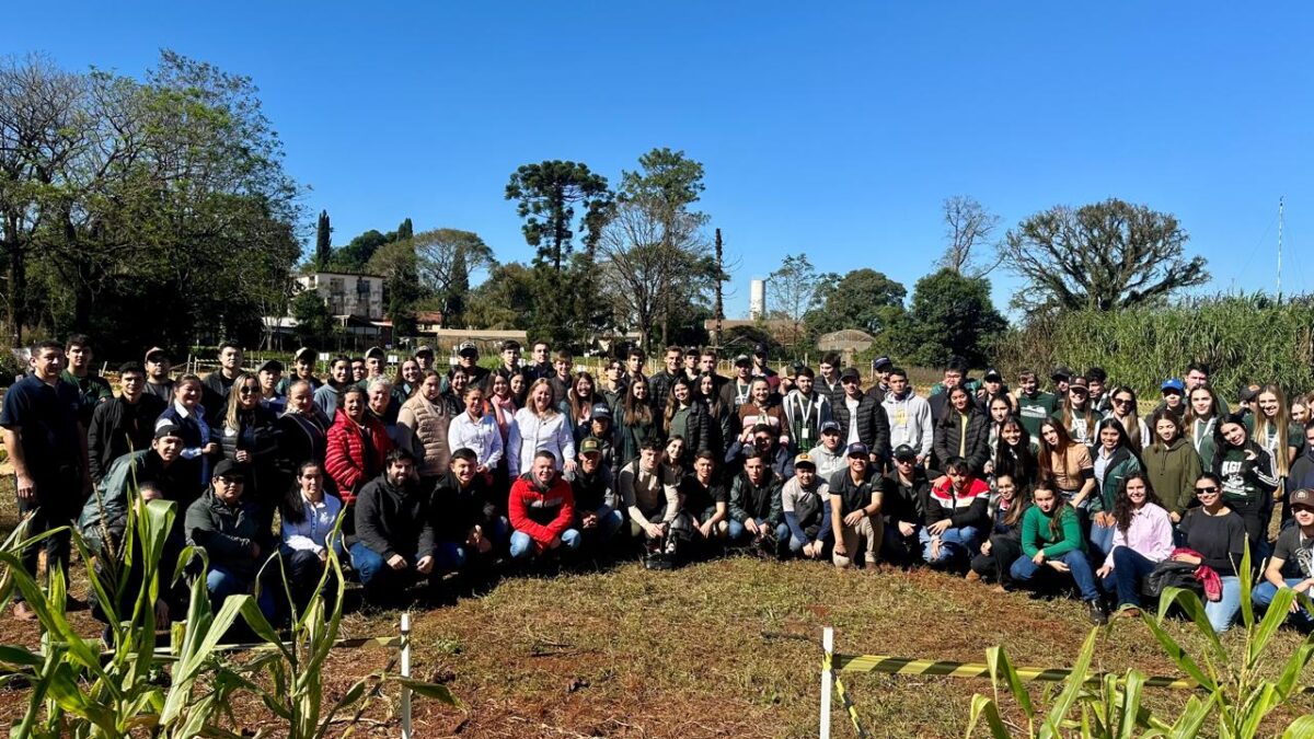 Jornada de campo y promoción de carreras en Hohenau