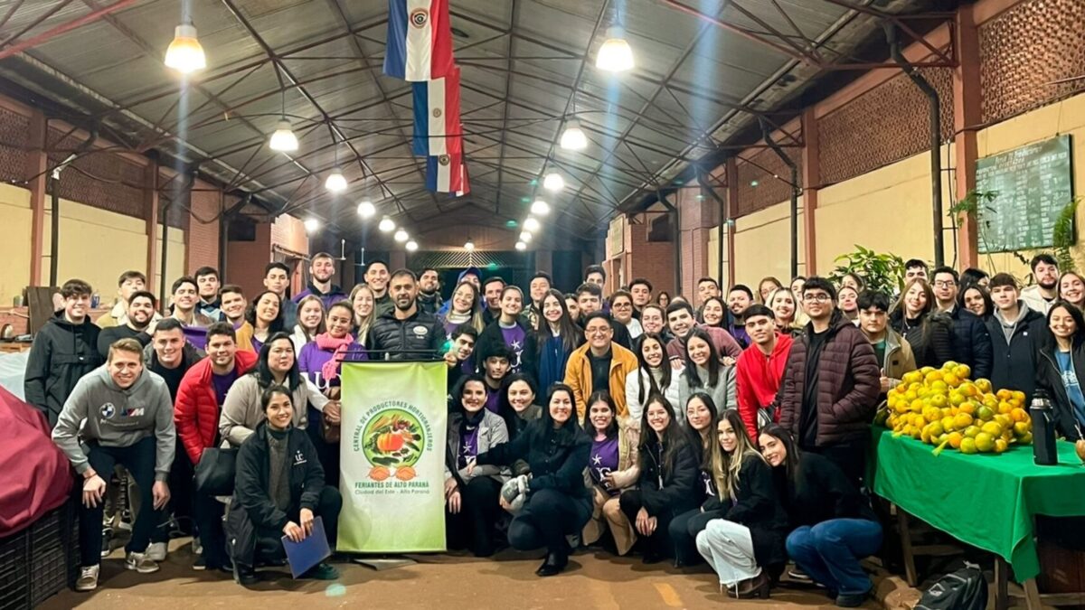 Con feria hortifrutigranjeros estudiantes realizaron trabajos de extensión universitaria