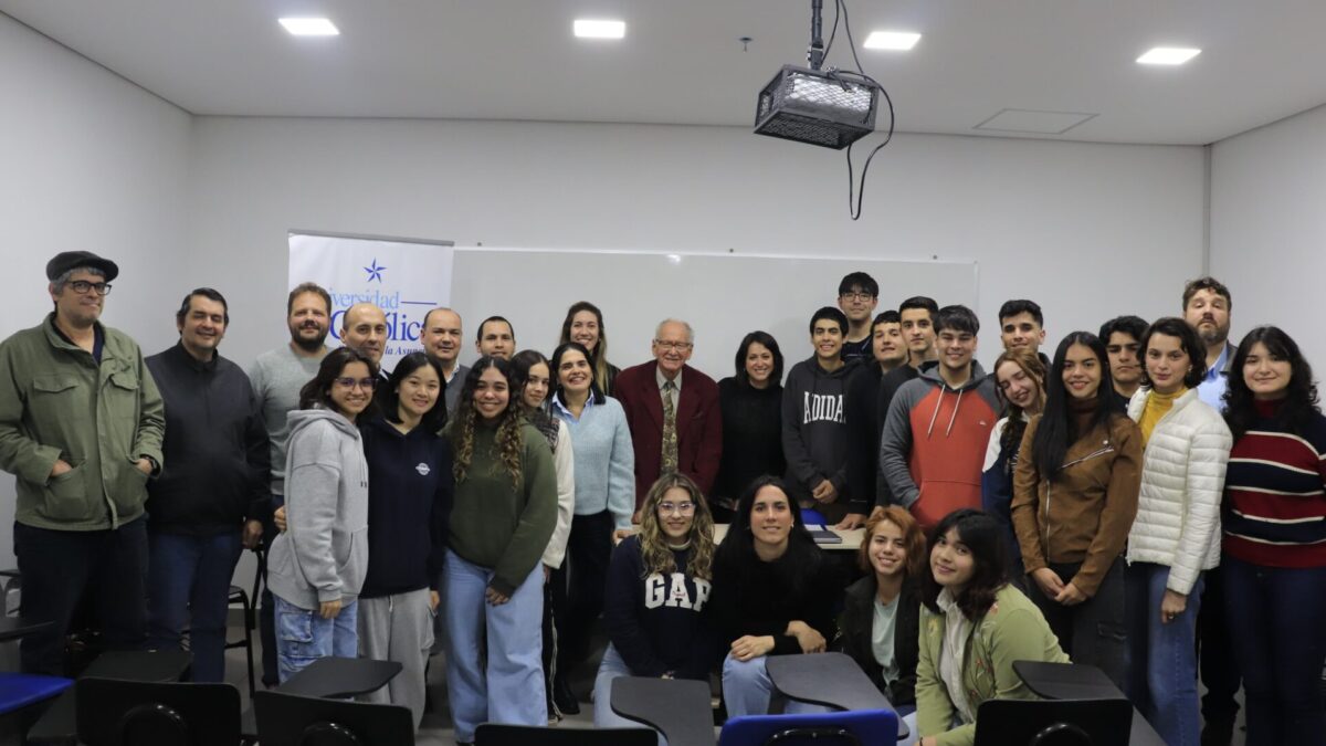 Estudiantes participaron en una cátedra abierta internacional sobre Josefina Plá y la cultura paraguaya contemporánea