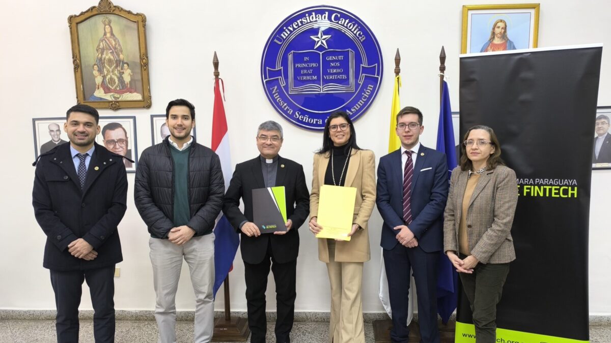 La Universidad Católica y la Cámara Paraguaya de FINTECH firman acuerdo de cooperación institucional