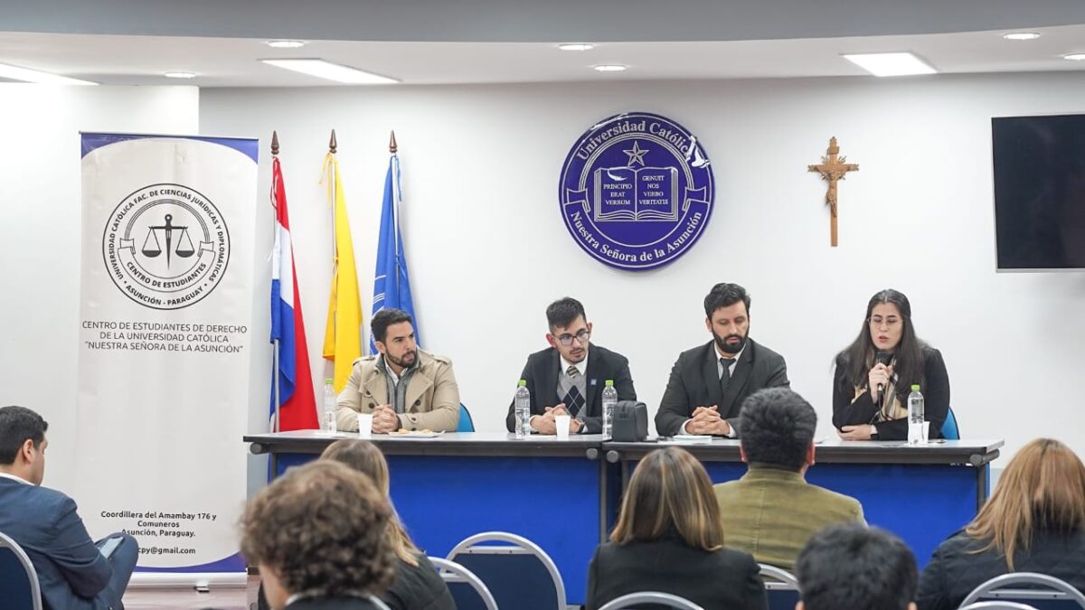 Estudiantes participaron del Panel de becas y oportunidades organizado por el CEDUC