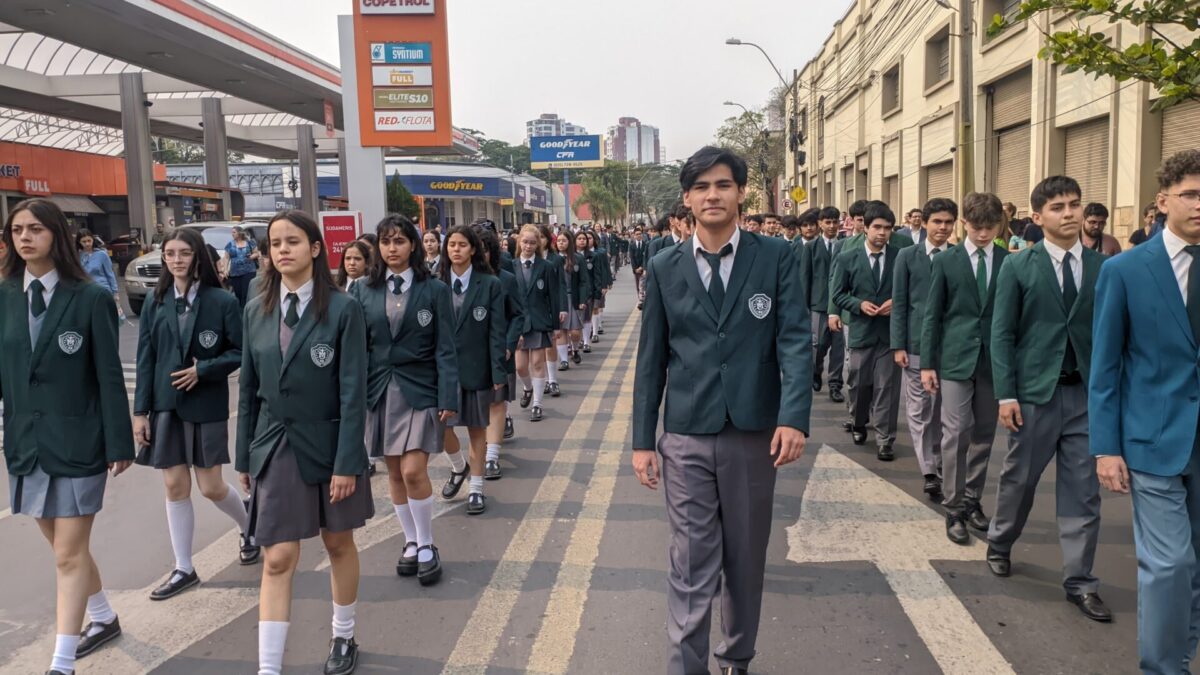 Desfile en honor al 142° Aniversario del Colegio La Providencia UC