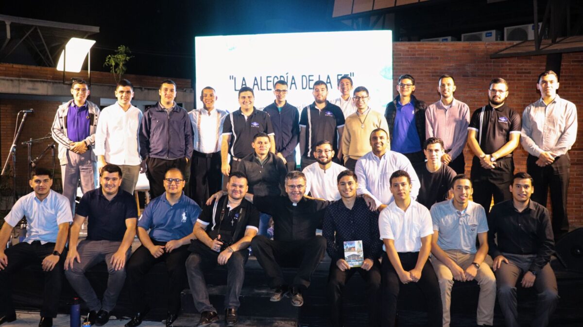 Encuentro «La Alegría de la Fe» reúne a jóvenes universitarios en la sede Santa Librada de la UC