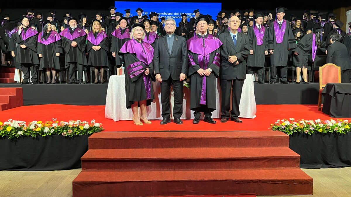 Acto de graduación de la Facultad de Ciencias Contables, Administrativas y Económicas