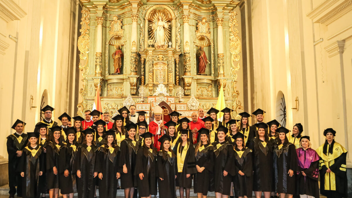 Ceremonia de graduación de la Facultad de Filosofía y Ciencias Humanas