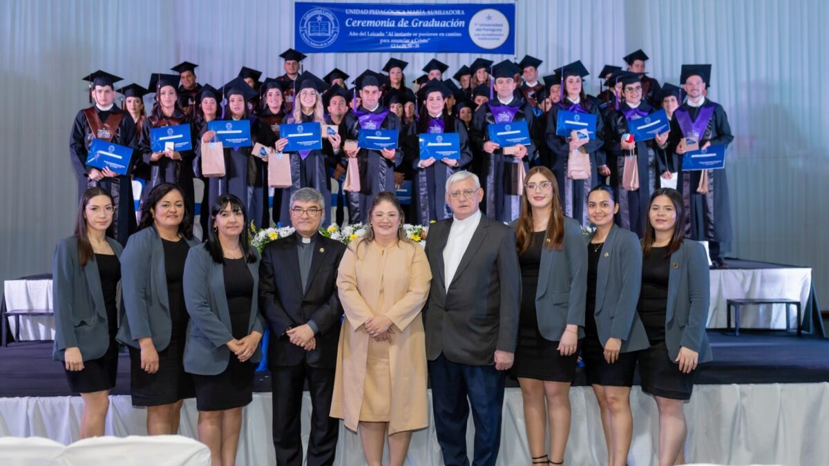 Ceremonia de Graduación en la Unidad Pedagógica María Auxiliadora