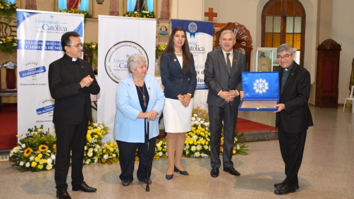 Consejo de Gobierno del Campus Guairá entregó reconocimiento de gratitud al Rector Pbro. Dr. Narciso Velázquez Ferreira