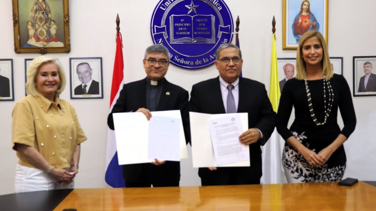 Universidad Católica y CAPPRO firman acuerdo de cooperación para actualizar libro sobre potencial agroindustrial