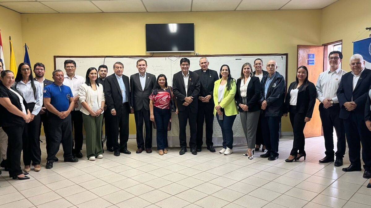 El Rector Pbro. Dr. Cristino Bohnert visitó la Unidad Pedagógica Caacupé