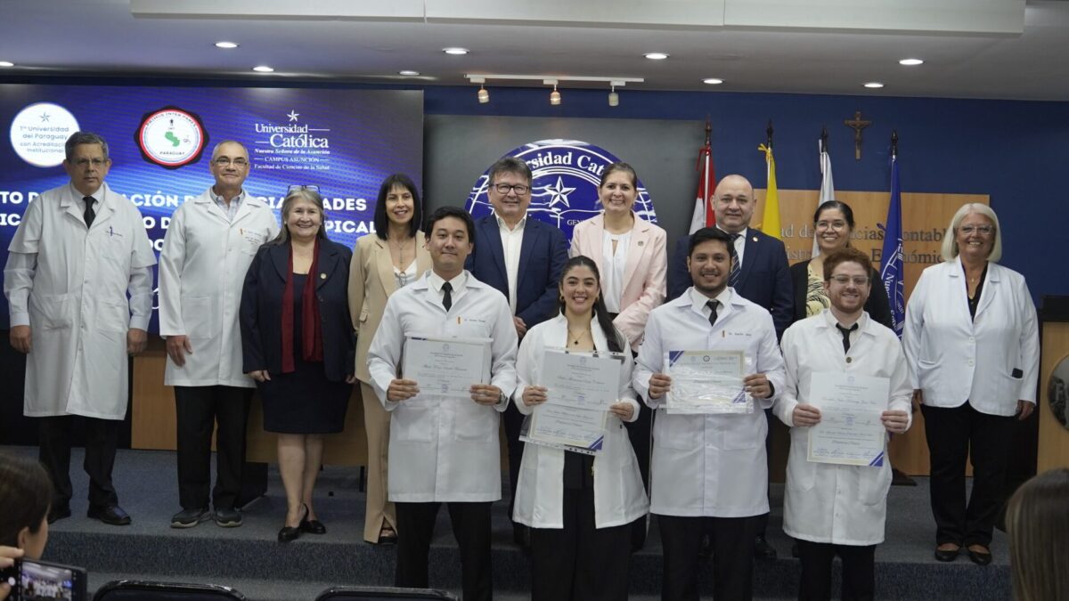 Acto de graduación de posgrado de Pediatría Clínica e Infectología Clínica