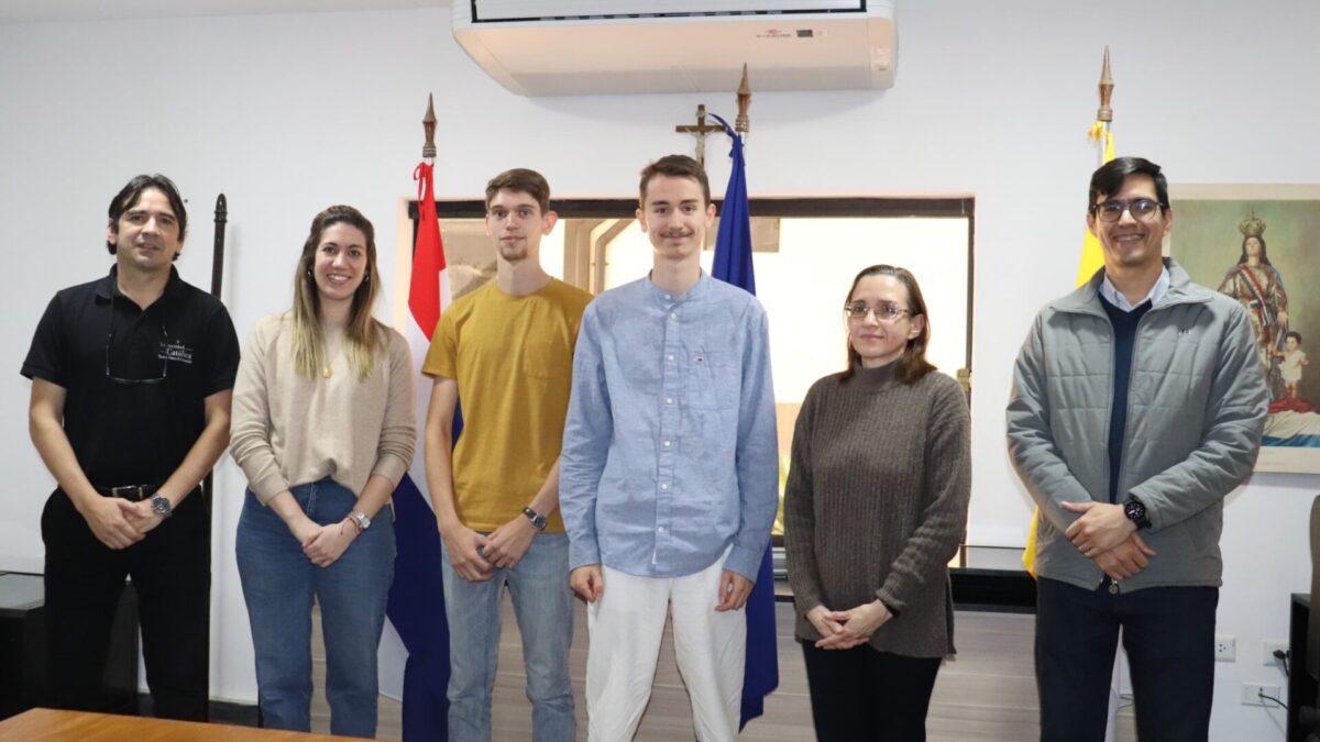 Universidad Católica da la bienvenida a estudiantes de intercambio del IRCOM de Francia