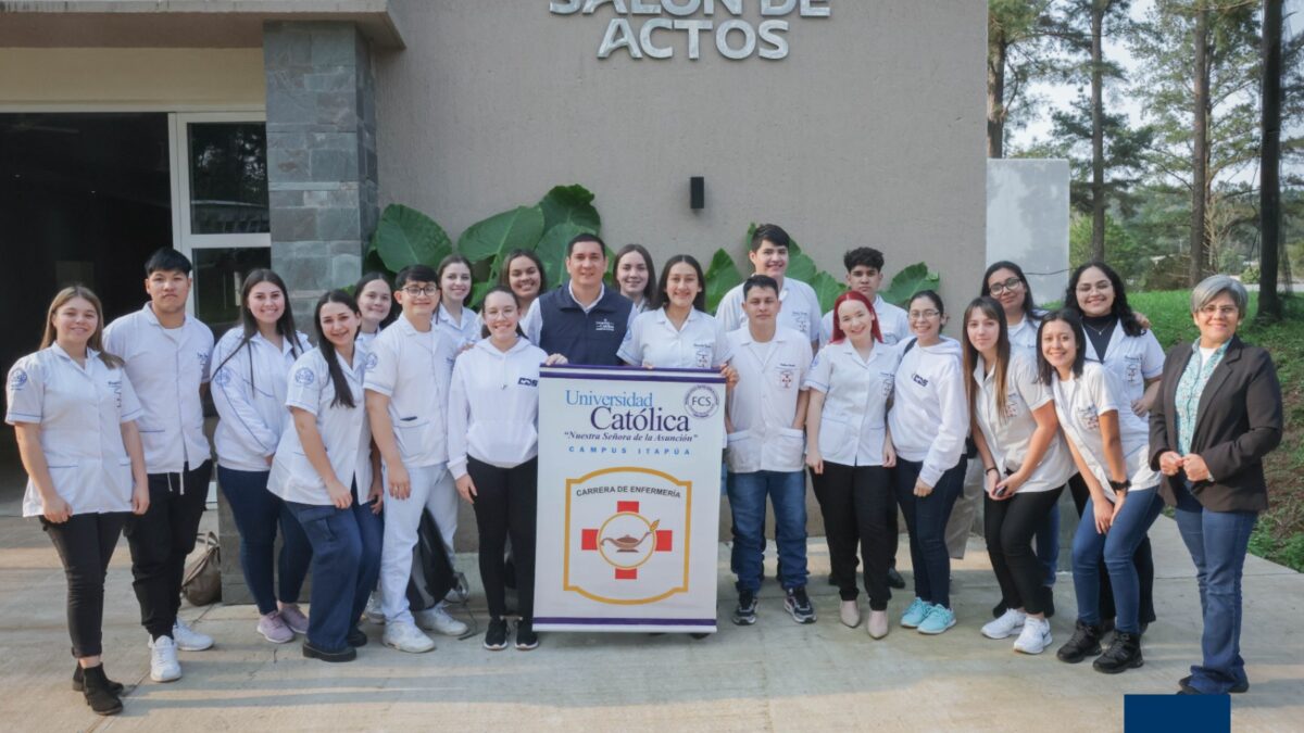 Alumnos de Enfermería presentan caso clínico en Argentina