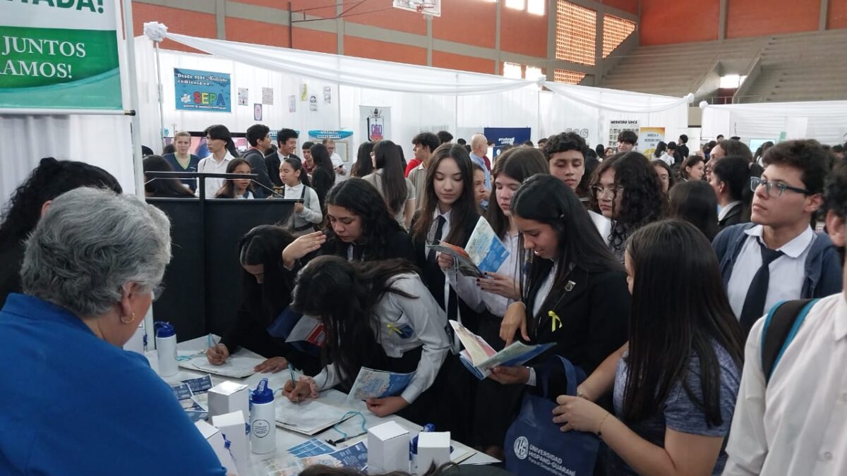 Campus Caaguazú de la UC participó de la Expo Carreras en Coronel Oviedo