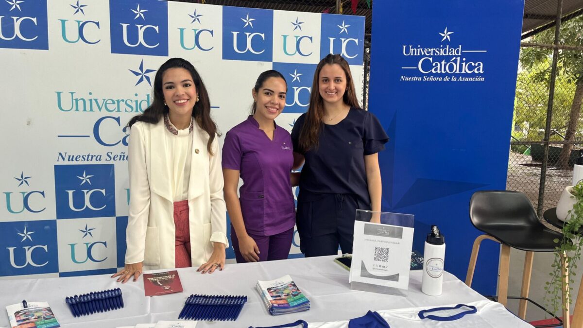 La Universidad Católica presente en Expocarreras de Asunción