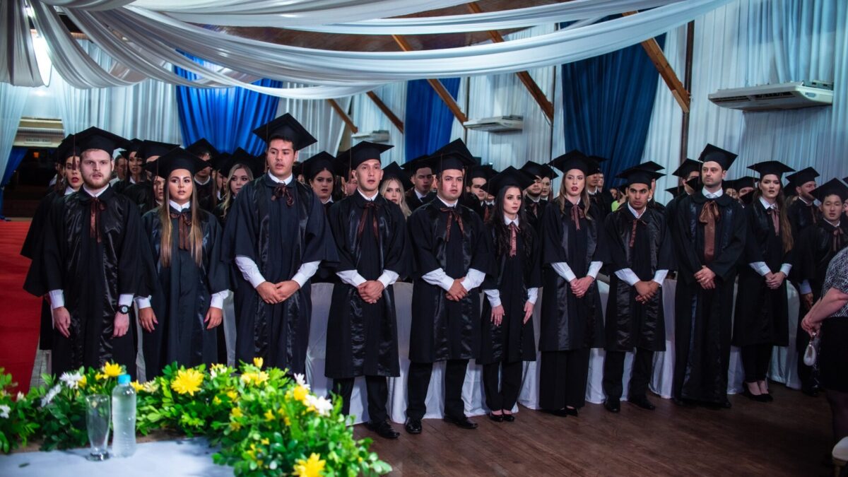 Acto de Graduación de las Promociones 2022 y 2023 de la Unidad Pedagógica Hohenau