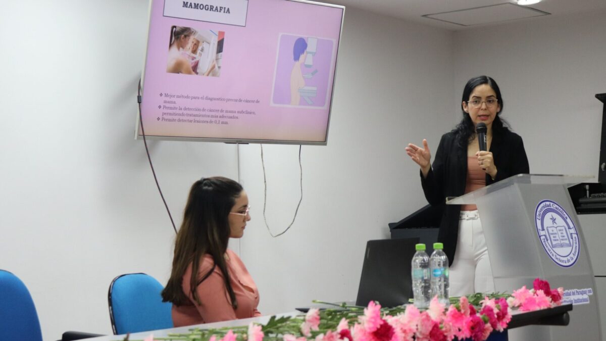 Realizan charla sobre prevención y cuidados del cáncer de mama en el marco del Octubre Rosa