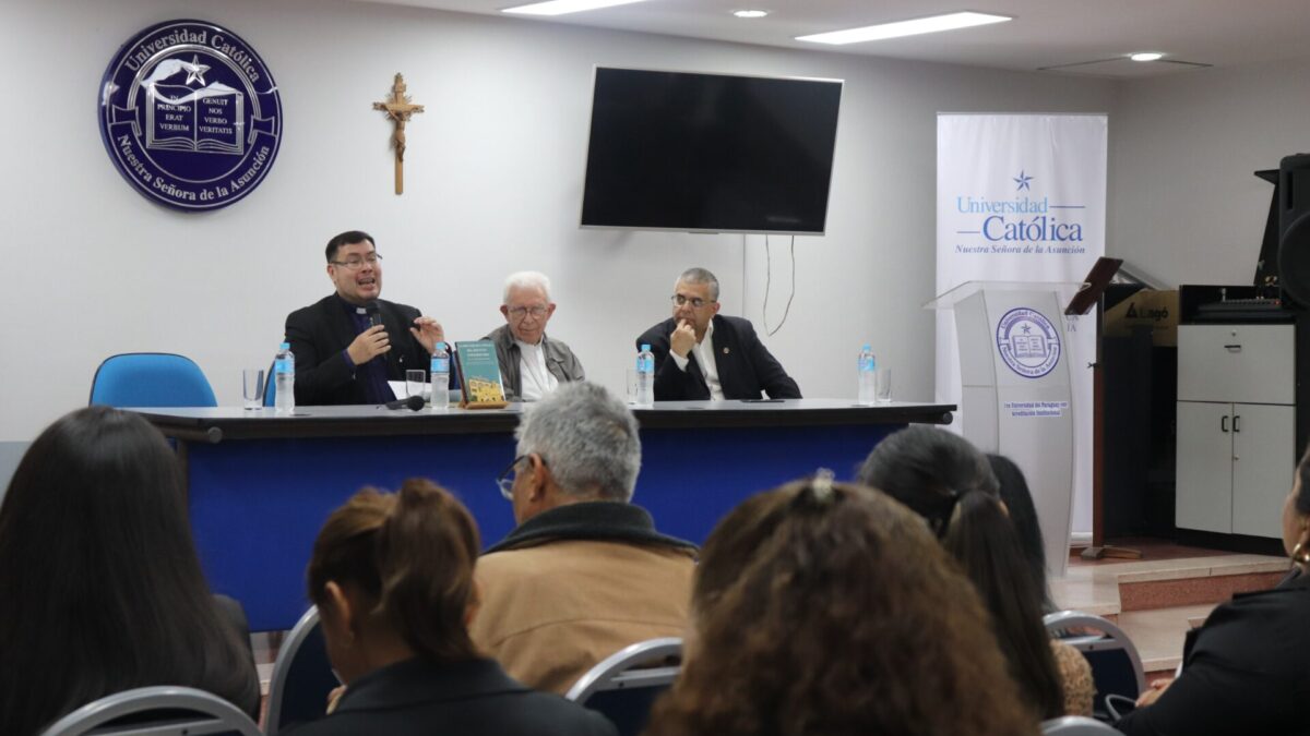 Lanzamiento del libro «La Identidad Católica del Docente Universitario» del Pbro. Dr. Víctor Manuel Giménez