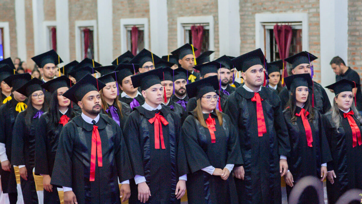 Ceremonia de graduación en la Unidad Pedagógica San Pedro del Paraná