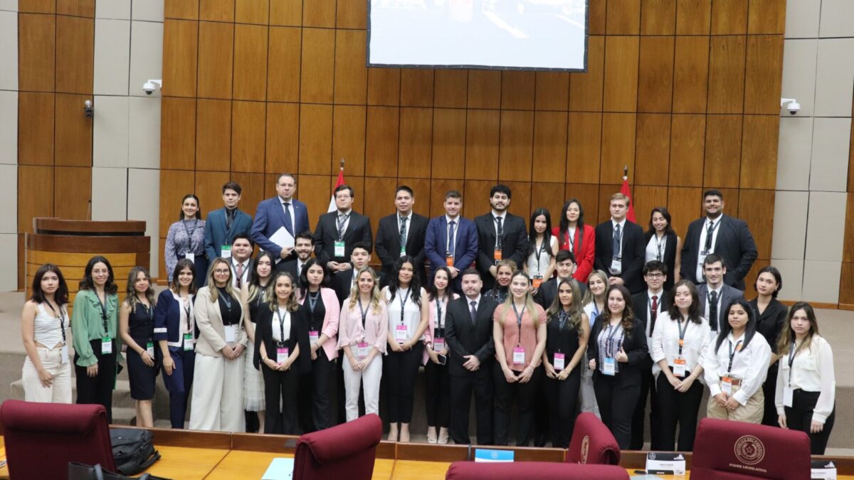 Estudiantes de Ciencias Jurídicas y Diplomáticas participaron en simulacro de Juicio Político a la Fiscal General del Estado