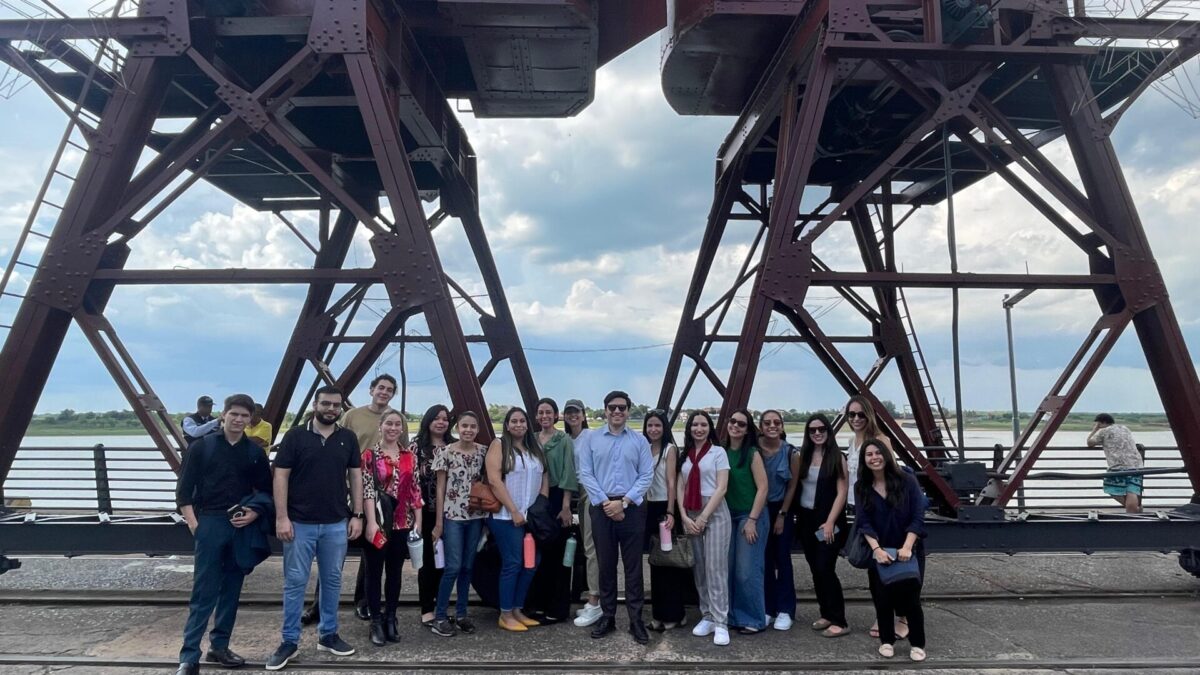 Estudiantes de Derecho del Campus Asunción visitan la Administración de Navegación y Puertos