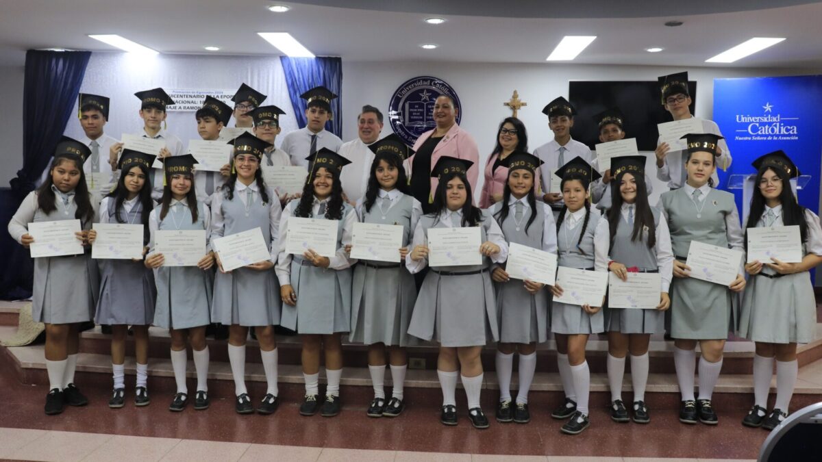 Acto de graduación de estudiantes del noveno grado de la Escuela Santa Luisa de Marillac