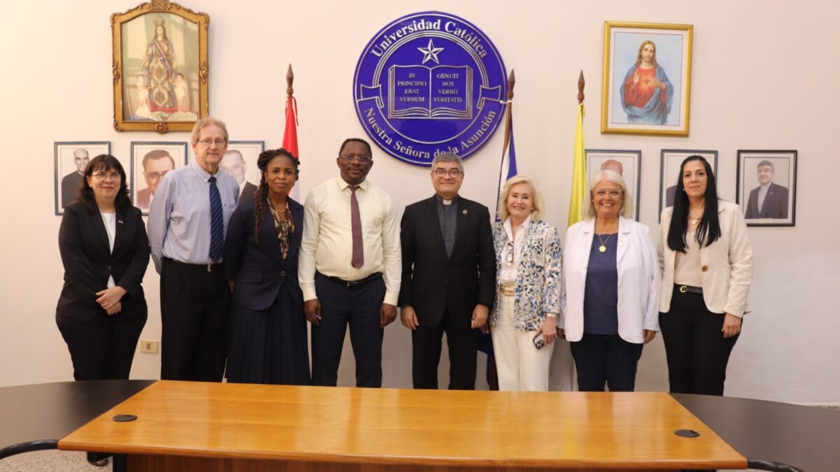 El Rector de la UC recibe al Rector de Honu University para fortalecer la cooperación en formación médica