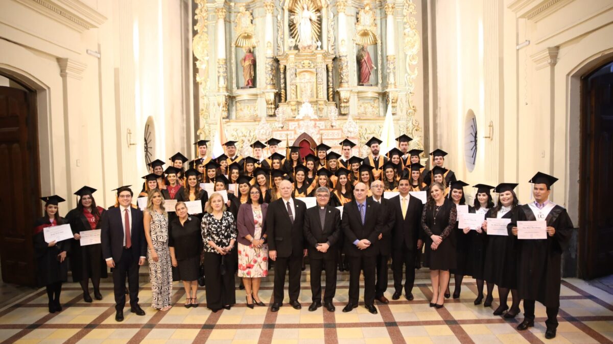 Ceremonia de Graduación de la Facultad de Ciencias Jurídicas y Diplomáticas de Asunción